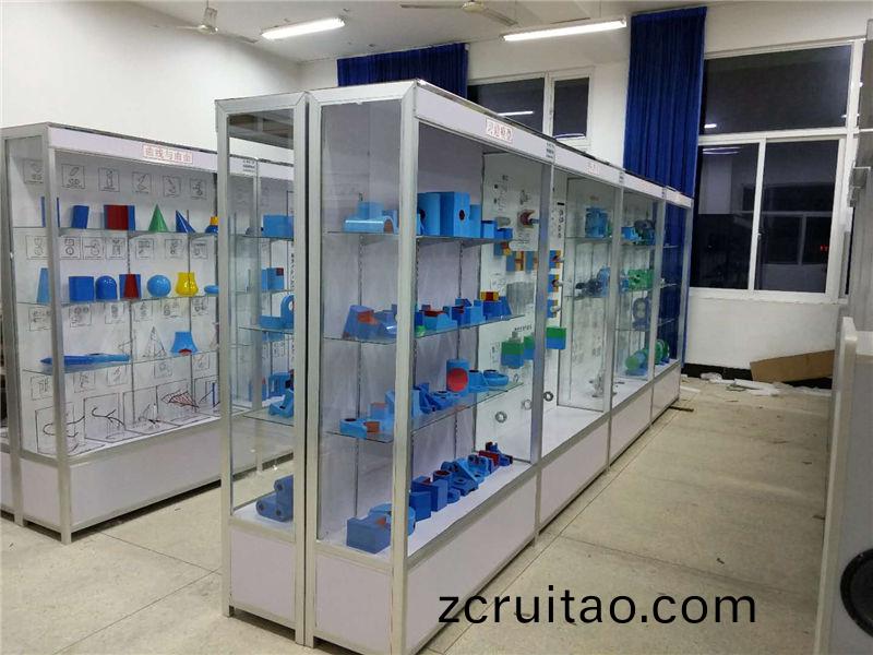 機(jī)(ji)械製(zhi)圖實(shi)訓(xùn)(xun)室(shi)