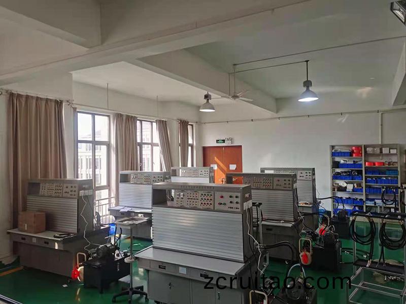 液壓(ya)與氣(qi)動(dong)實(shi)訓(xùn)(xun)室(shi)