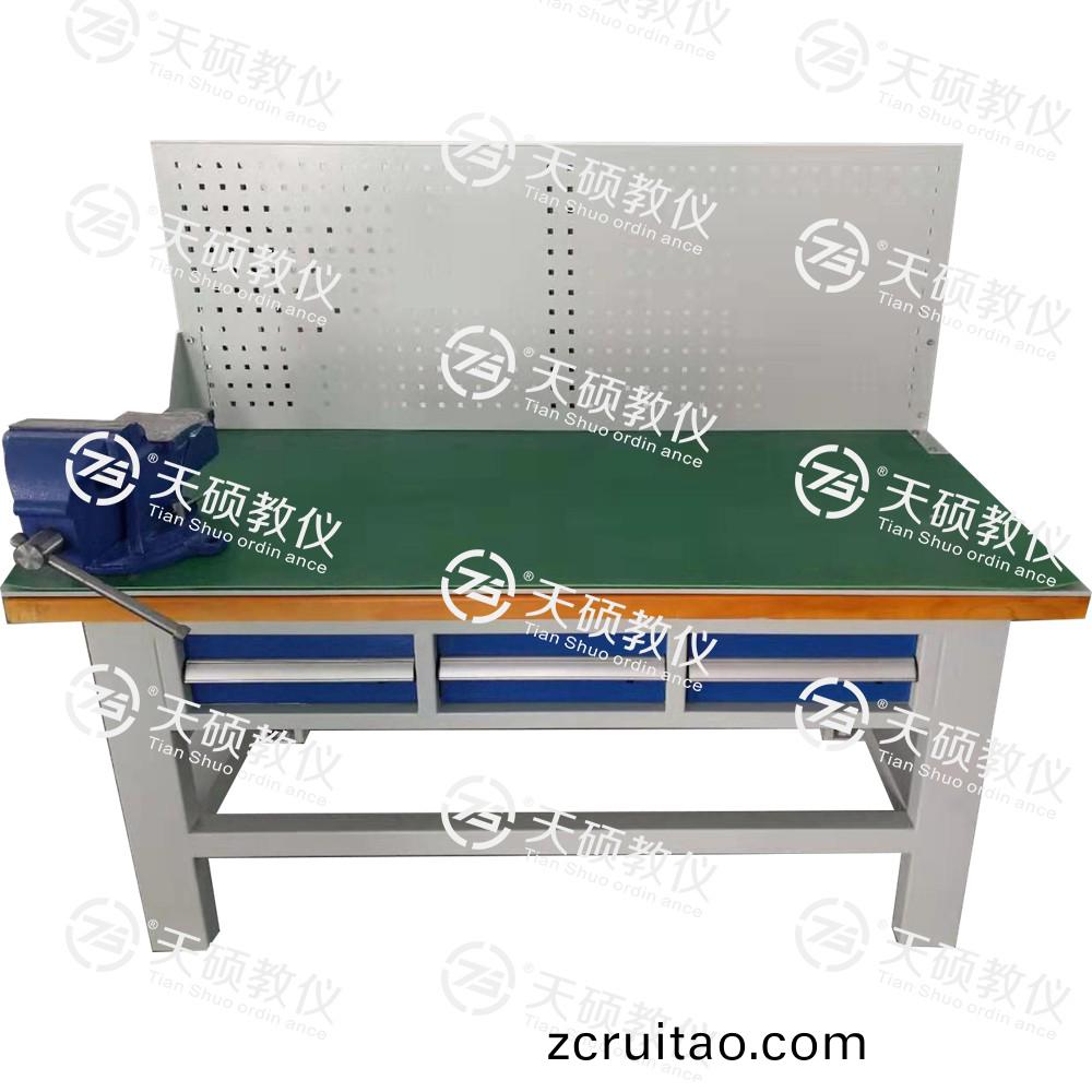 1、TSBTQG-1型(xing) 鉗(qian)工(gong)技(ji)能(neng)實(shí)(shi)訓(xùn)(xun)平檯(tai)（單麵(mian)雙(shuang)工(gong)位）.jpg