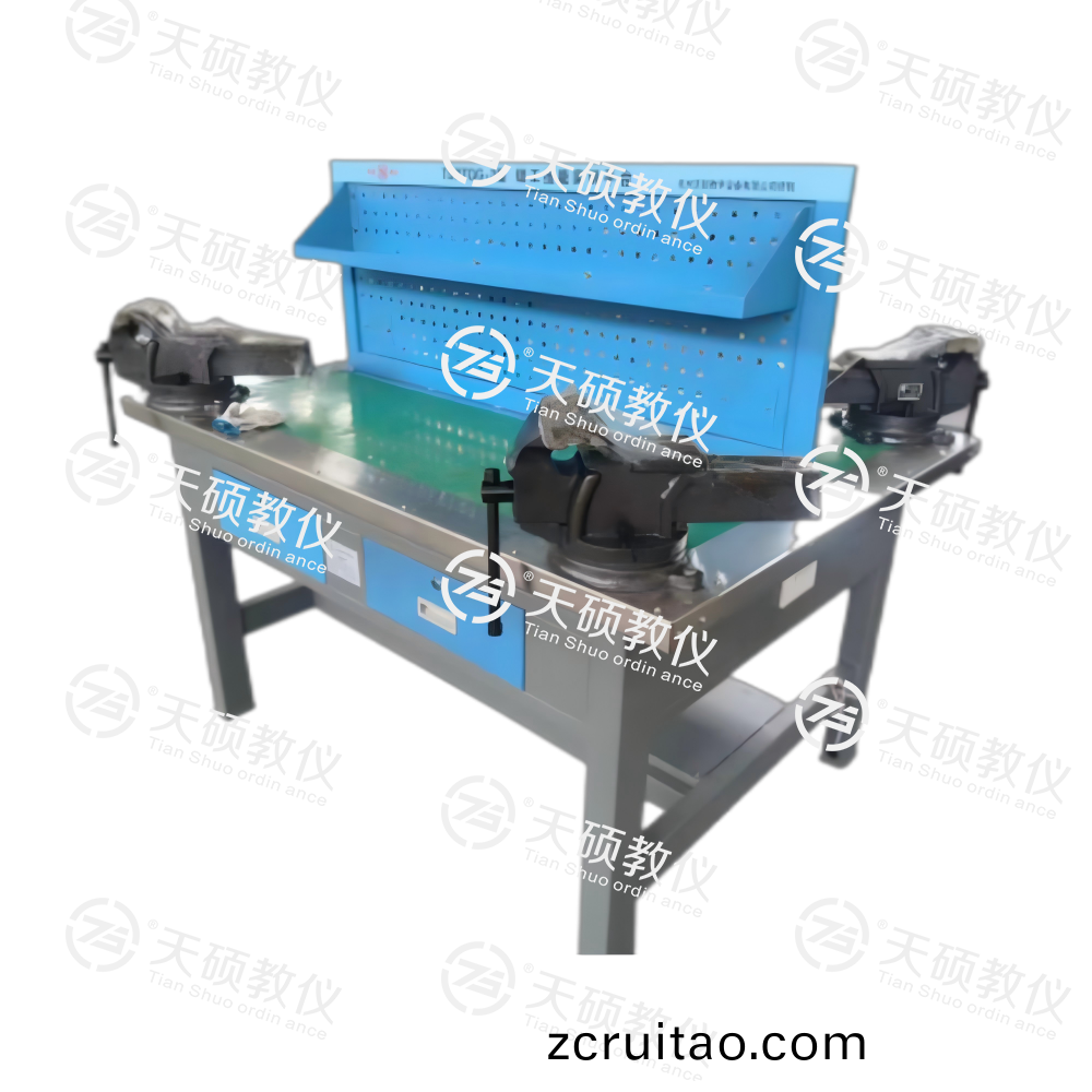 TSBTQG-2型(xing) 鉗工(gong)技能實(shí)訓(xùn)平(ping)檯(tai)（雙麵四(si)工(gong)位(wei)）